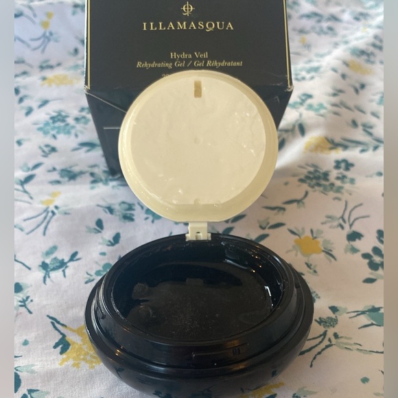 5/$46 Illamasqua Hydra Veil blurring primer - Picture 3 of 3